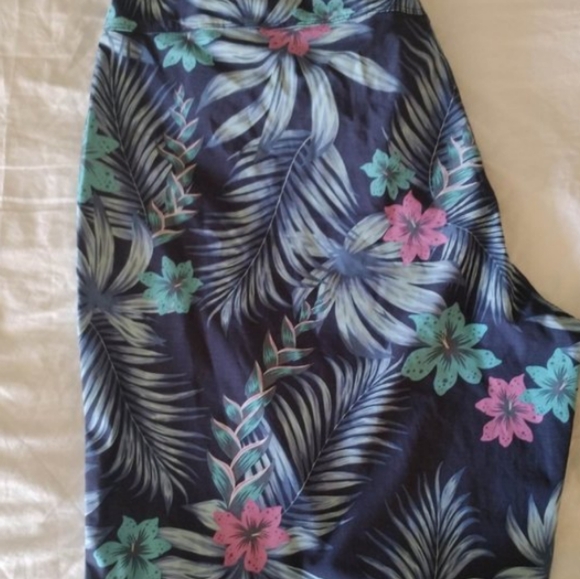 Bundle of 2 Mens Bottoms - HeatGear Under Armour - Hurley Swim Trunks Sz 38 - Picture 5 of 7